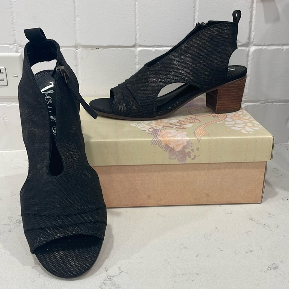 Very G black chunky heel size 9